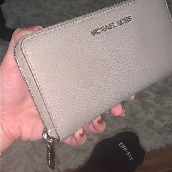 Michael Kors wallet - Picture 5 of 7